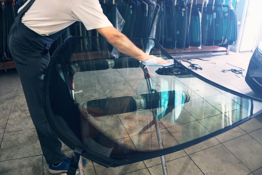 The Benefits of Establishing a Long-Term Partnership with an Auto Glass Company for Dealership Services